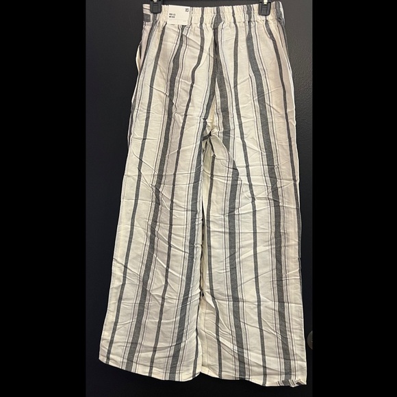 EXPRESS Striped Two-Piece Linen Set - White & Gray Pants and Bustier - Picture 5 of 9